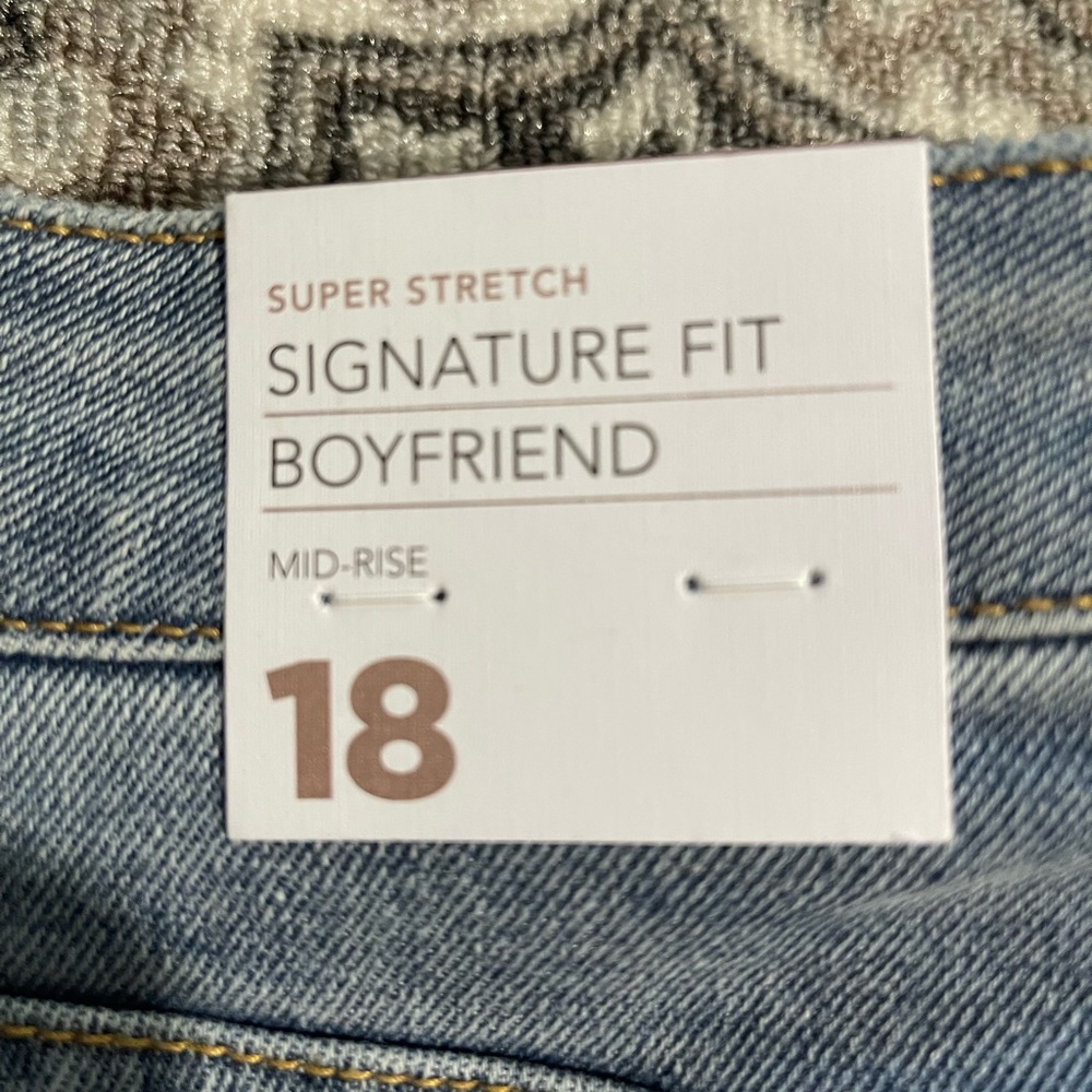 Signature Fit Boyfriend Jean (women) with Plaid patches under distressing Sz 18